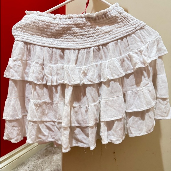 White Ruffled Skirt with elastic waist band. Size medium. - Picture 1 of 3